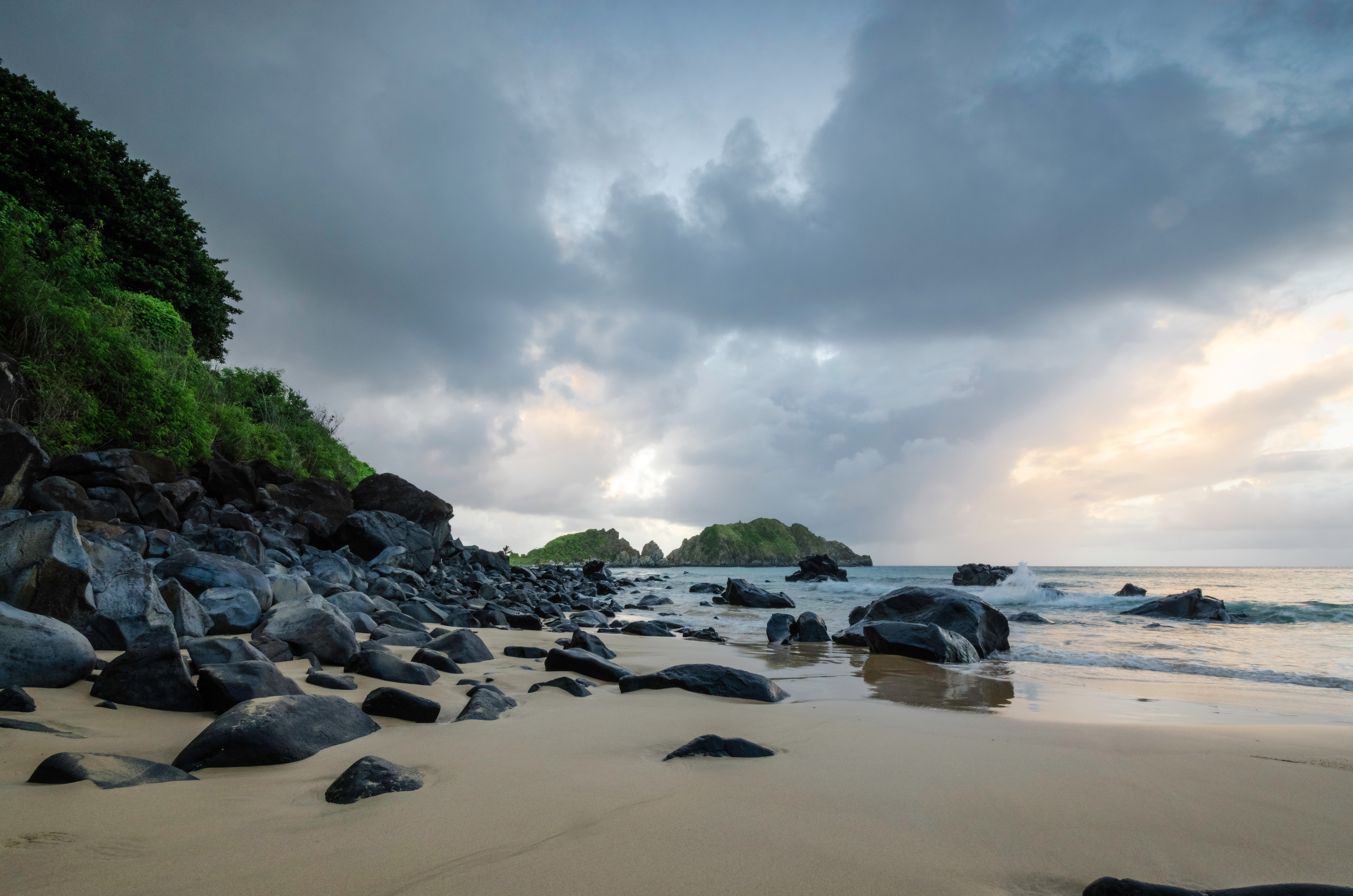 Praia do Cachorro, em Fernando de Noronha