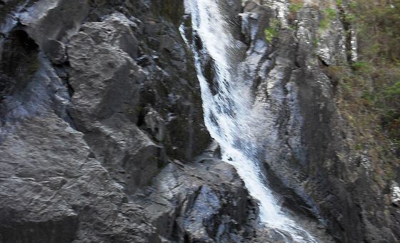 Cachoeira Bonita, em Iúna