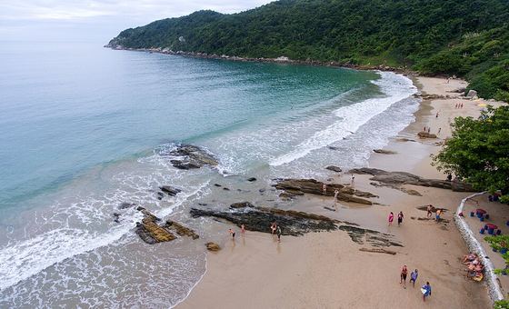 Praia Retiro dos Padres, em Bombinhas